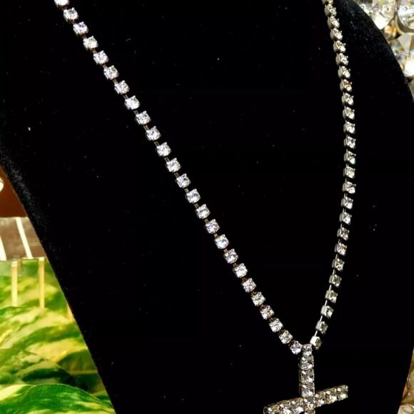 STUNNING AUTHENTIC VINTAGE PRONG SET DIAMANTE RHINESTONE CROSS PENDANT NECKLACE - Picture 8 of 11